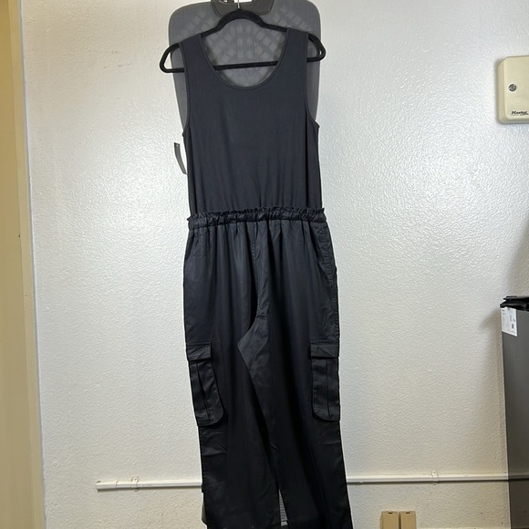 AnyBody Mixed Media Cargo Jumpsuit Black Size M - Picture 5 of 8